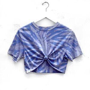 Myrrhe Cropped Tie Dye T-Shirt in Blue Violet